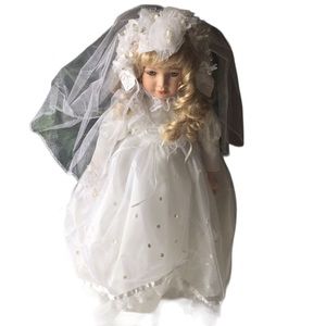 🎉HP🎉 Vintage Ashton-Drake The Connoisseur Doll